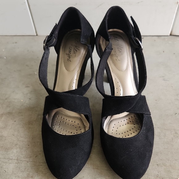 Elegant Black Double Strap Heels - Picture 2 of 9